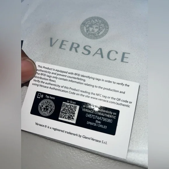 VERSACE NEW Italian Leather Wristlet with box + card + dust bag - Picture 3 of 9